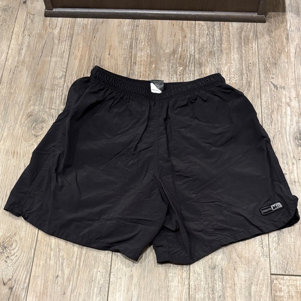 REI Black Men's Shorts Size Small